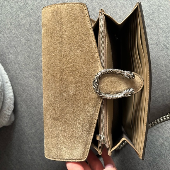 Suede beige Gucci shoulders bags - Picture 2 of 3
